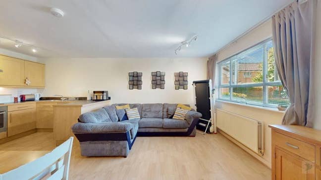 2 Bed 2 Bath Garden flat on Phoenix court, Feltham Main Photo