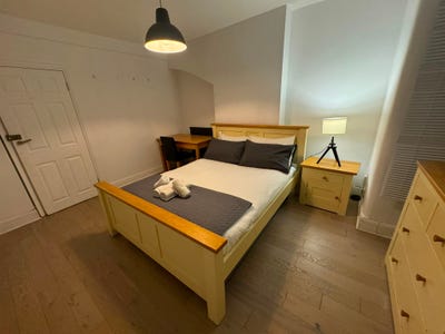 1 Lovely Double room available  Main Photo
