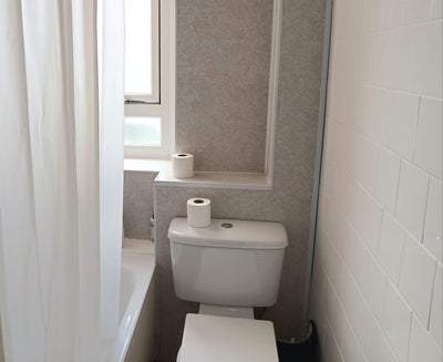 Bright large room 15 min walk from city centre Main Photo