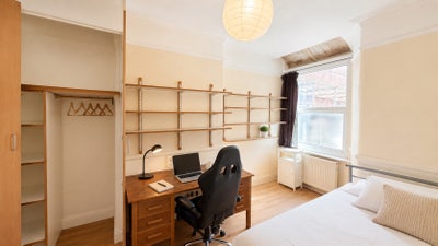 Huge Double Rooms | 1st Sep | City Centre 🚶‍♂️📍 Main Photo