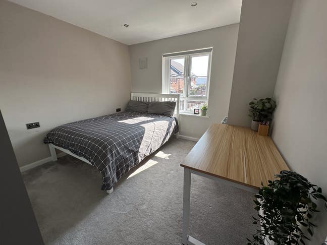 Furnished Double Room in 3-Bed Terraced House Main Photo