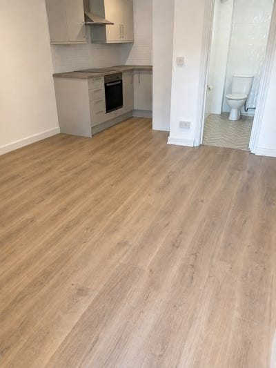 2 bed flat to rent in Pennington Main Photo