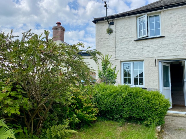 Quiet Cornish Cottage near the Sea  Main Photo