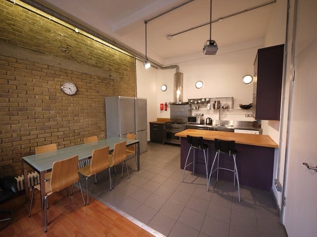 Stylish Warehouse Apartment - Nice Double Room Main Photo