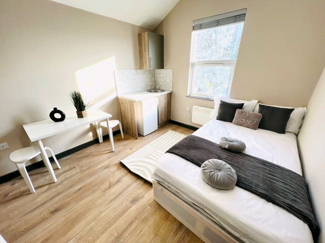 🛏️✨️ En-Suite Room to Let in  Feltham  Main Photo