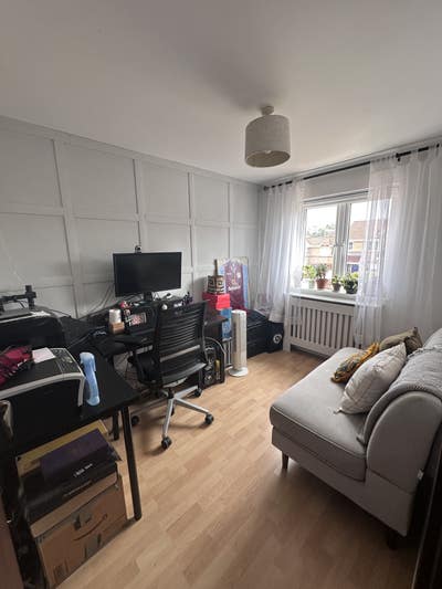 Quiet, bright, airy room  Main Photo