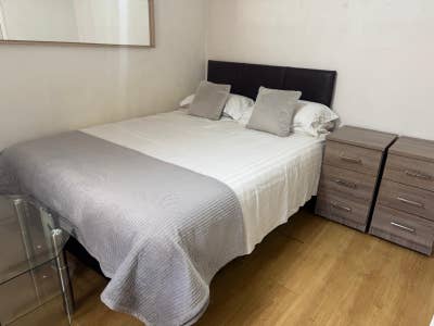 Double Sized Rooms - All Bills Included! HP12 Main Photo