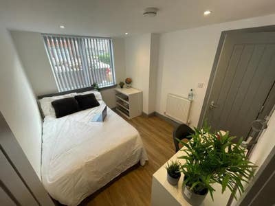 🏡 Spacious En-Suite Rooms in Coventry CV1 | Bills Main Photo