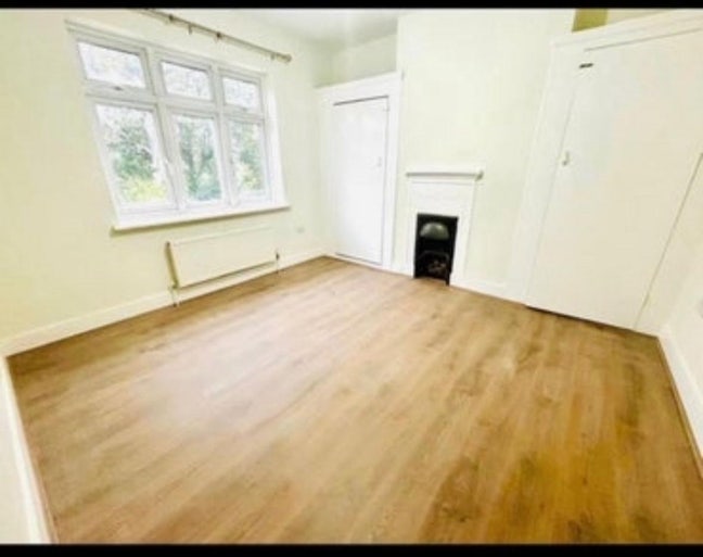     Furnished Double Room – Excellent Location Main Photo