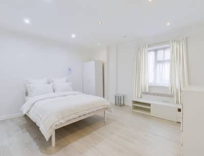 East London – E13 🏠 Canning Town / A124 Main Road Main Photo