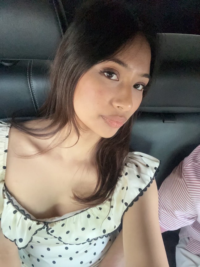 I am a female student looking for a single or... Main Photo