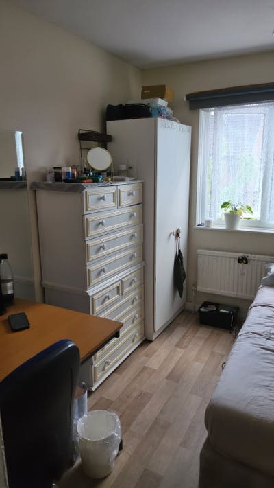 Bright room in gay-friendly 3 bedroom house Main Photo