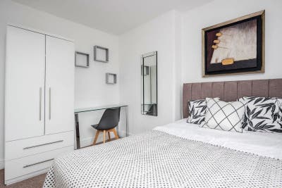 🦜Lovely Double Room in W4 | Close to Station🦜 Main Photo