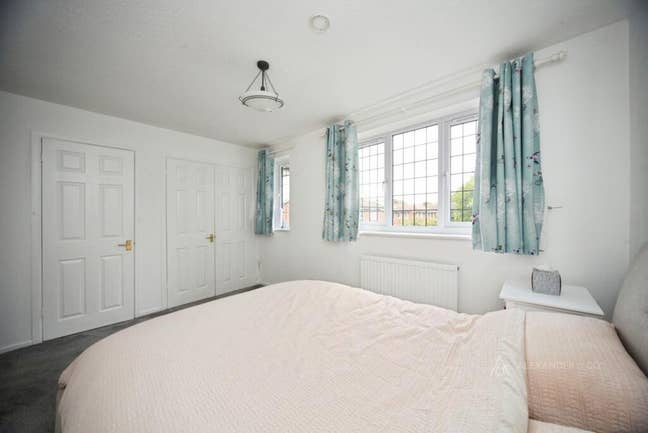 Two Double Rooms Available – Detached House Main Photo