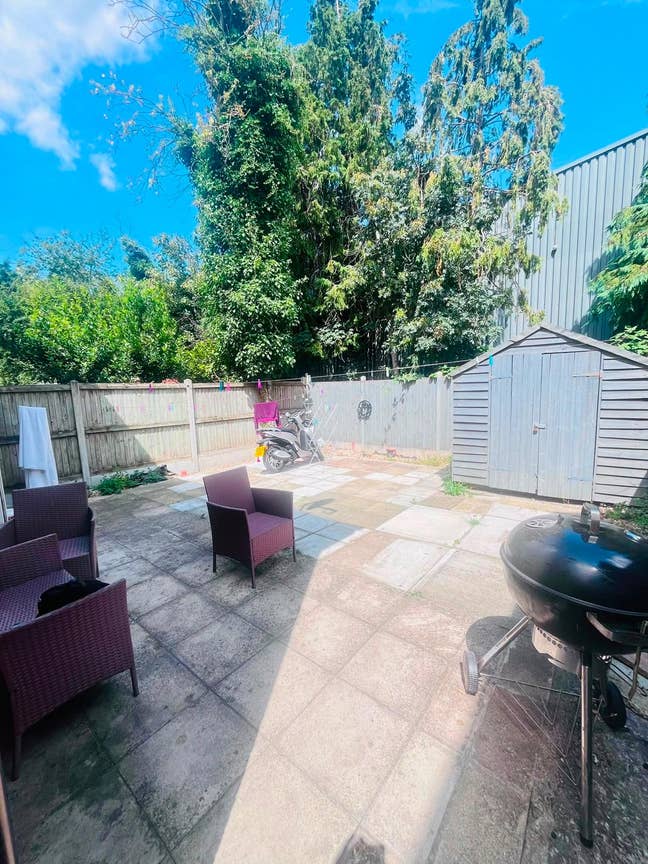 Shared room available close to city centre  Main Photo