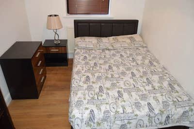 Double Room | 5 Mins to Elizabeth Line and High St Main Photo