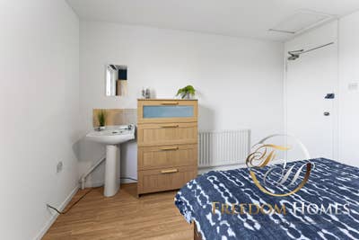Cozy Double Room Close to City Hospital -  Manton Main Photo