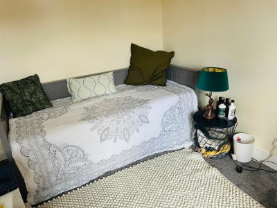 Double room available in beautiful village Main Photo