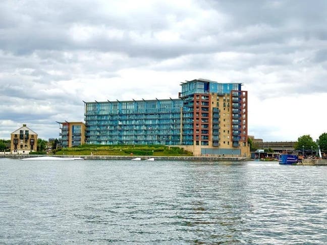 ✨Spacious DBL Room | 3-Bed Female Flat |Silvertown Main Photo