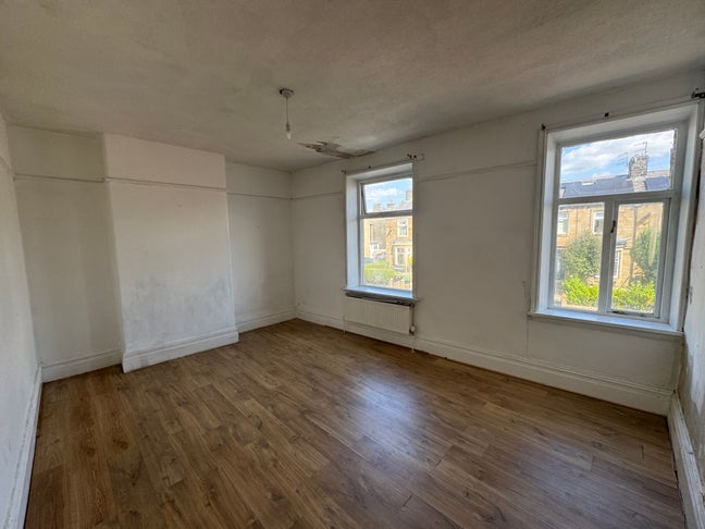 Exceptionally Large Unfurnished Room – Burnley – &pound; Main Photo