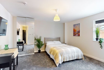 🧡 Brand New En-Suite Rooms | &pound;200 Move-In Voucher Main Photo