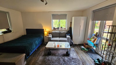 Spacious Double Room with Private Entrance  Main Photo