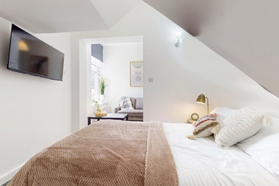 🧡 Brand New En-Suite Rooms | &pound;200 Move-In Voucher Main Photo