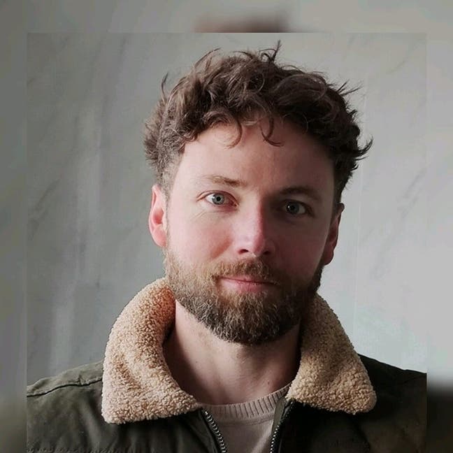 I am a professional male aged 36. I am lookin... Main Photo