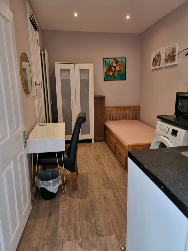Studio Suit International Student Wi Fi Bill Incl Main Photo