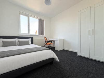 STUDENTS Furnished Flat Couples Accepted  Main Photo