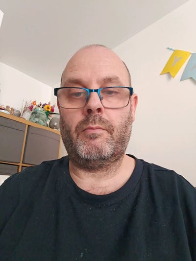 53 year old professional looking for studio Main Photo