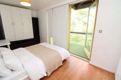  3 Bed Rooms Available by Jubilee Line/ O2 Arena Main Photo