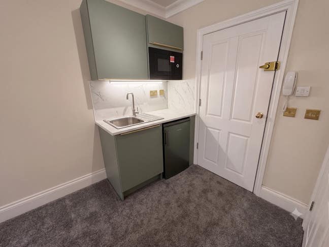 Two Stylish Ensuites — Bills Included Main Photo