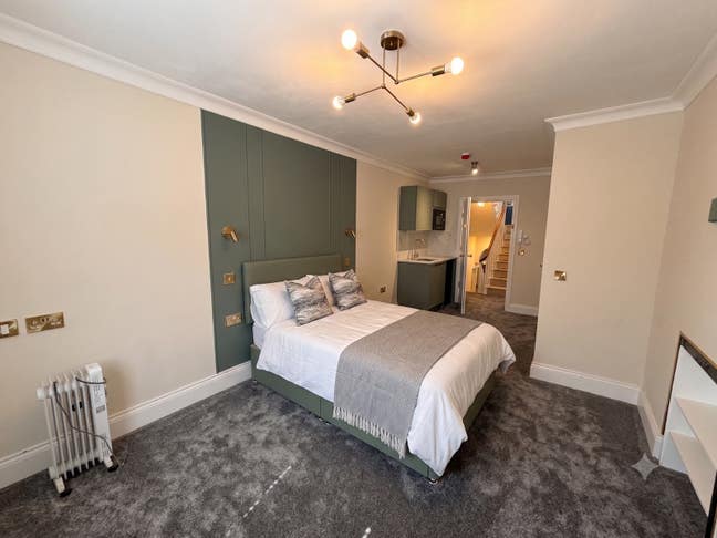 Two Stylish Ensuites — Bills Included Main Photo