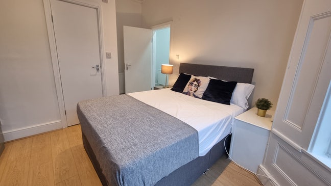 Amazing Renovated En-Suite Rooms! Single Occupancy Main Photo