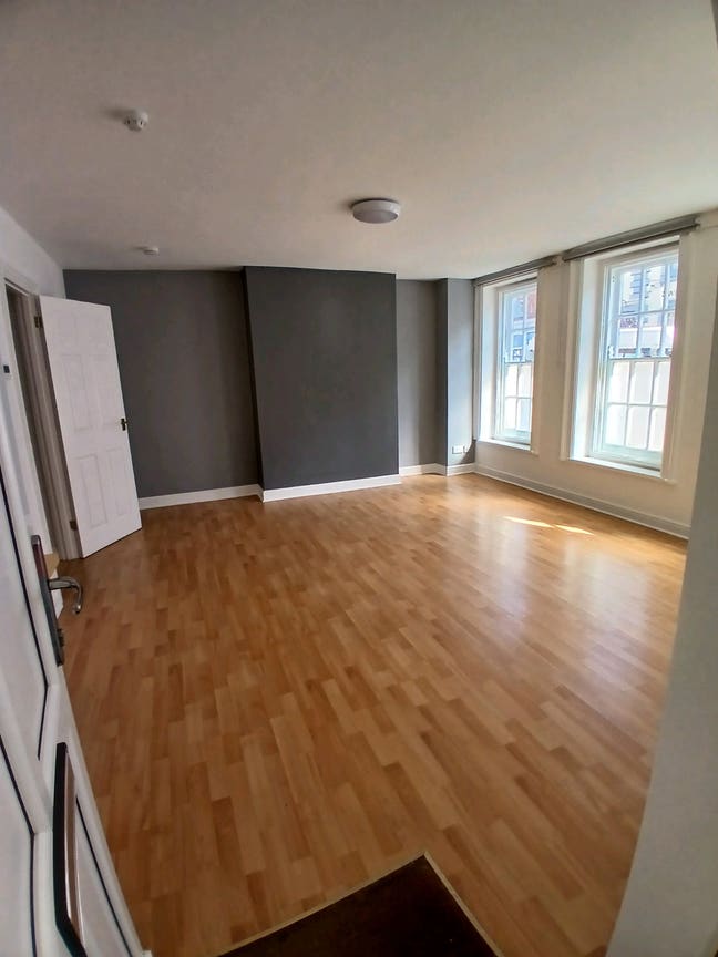 1 Bed Flat Main Photo