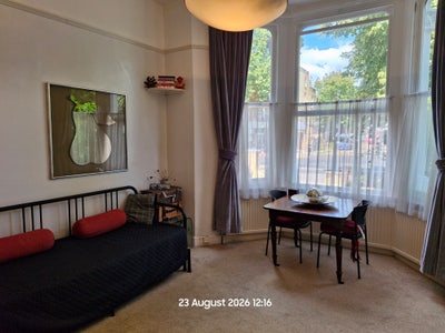 Heart of Chiswick quality, lovely studio  Main Photo