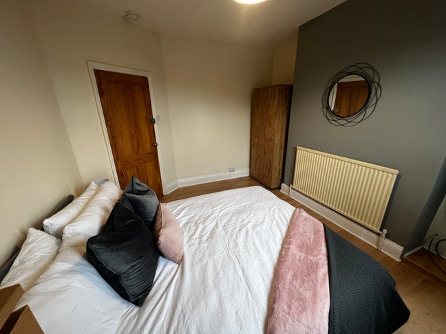 Poppleton Rd | Large Double | Cosy Space Main Photo