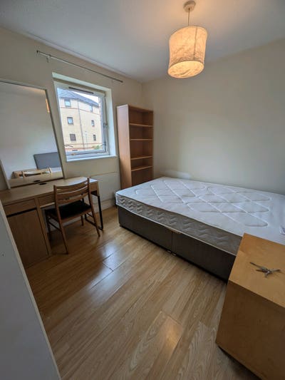 3 Bedroom Flat Available in West End! Main Photo