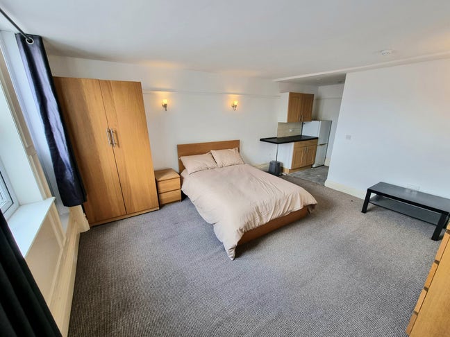Ensuite Room Walking Distance to Train Station Main Photo