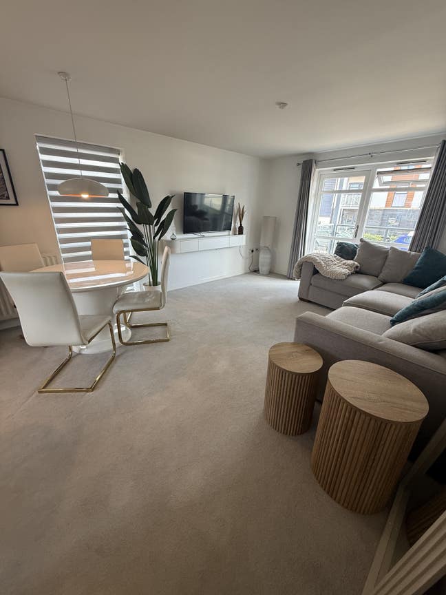 Immaculate 2 bedroom Apartment  Main Photo