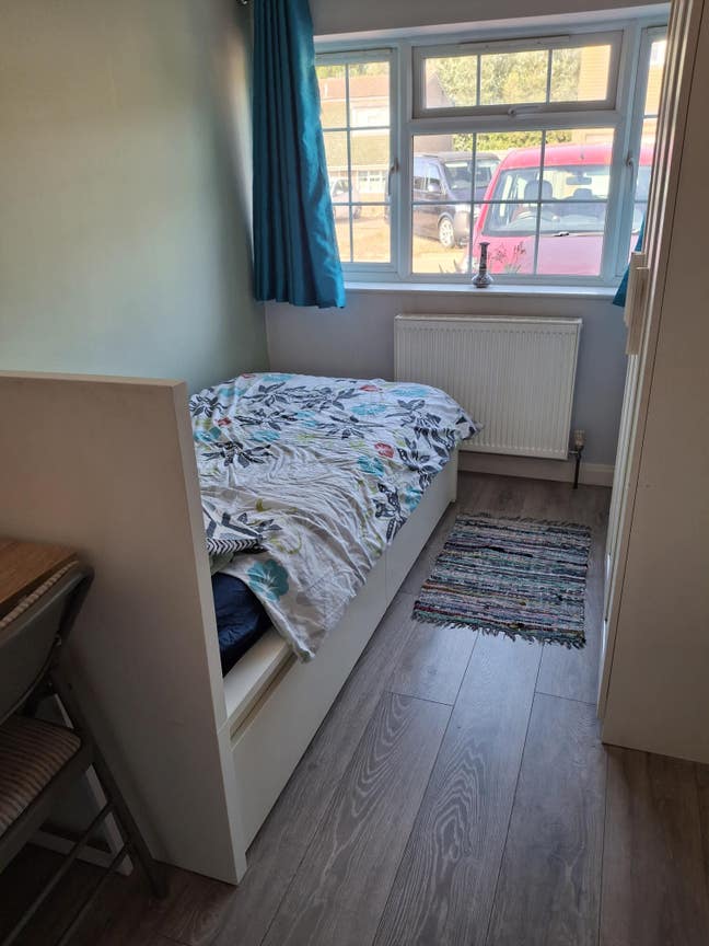 Furnished single room for rent Main Photo