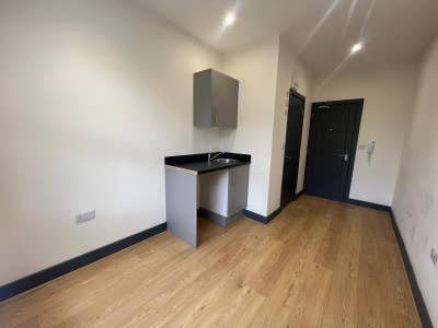 Studio Near Camden! Bills Included Main Photo