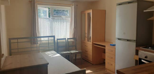 Studio Flat with WIFI and all bills included Main Photo