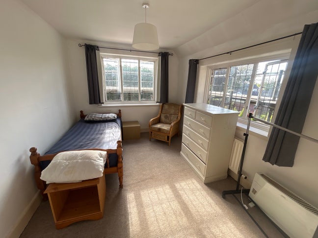 Room to let large house and garden  Main Photo