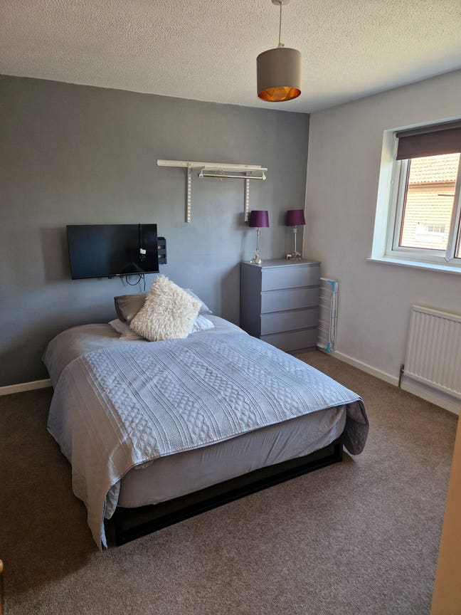 Double room in bovingdon  Main Photo