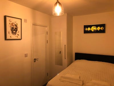 Tokyngton:  Large Ensuite Studio Room Main Photo