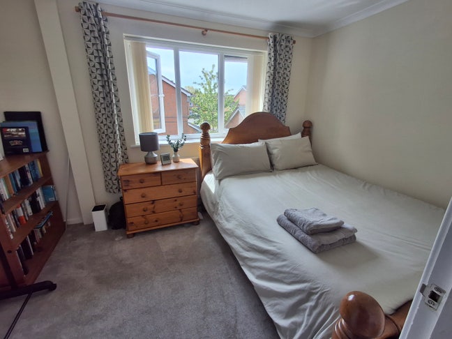 Room in 2 bed house. MON TO FRI Main Photo