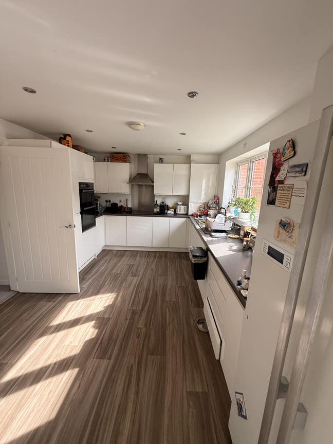 Very large room with en-suite  Main Photo