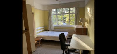 Lovely quiet central location close to the river  Main Photo